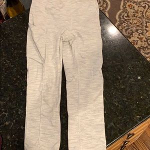 Lululemon cropped leggings with pockets. Size 4.